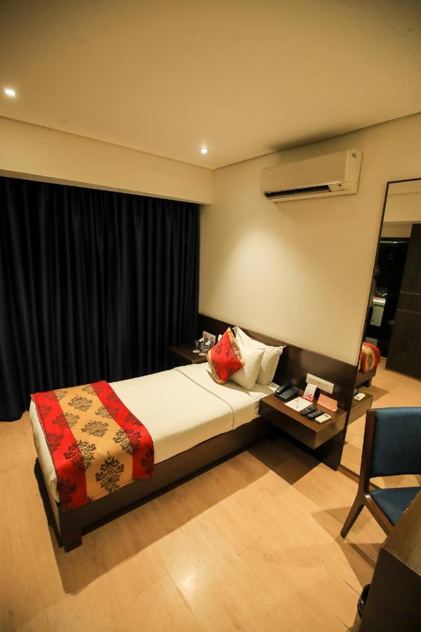Hotel German Palace Near To Airport Gandhinagar Exterior foto